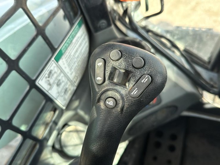 2020-bobcat-t870-image-34