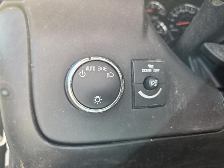 #5013-•-2015-chevrolet-4500-box-truck-image-78