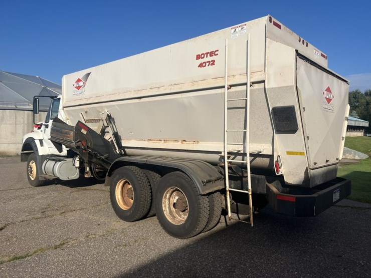 2011-international-7600-image-3