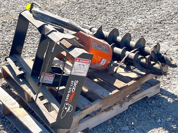 unused-skid-pro-skid-steer-auger-w/-2-augers,-from-the-estate-of-dr.-ken-buchmann-image-4