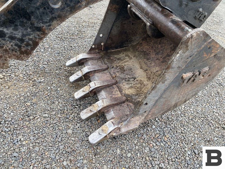 takeuchi-tb135-image-12