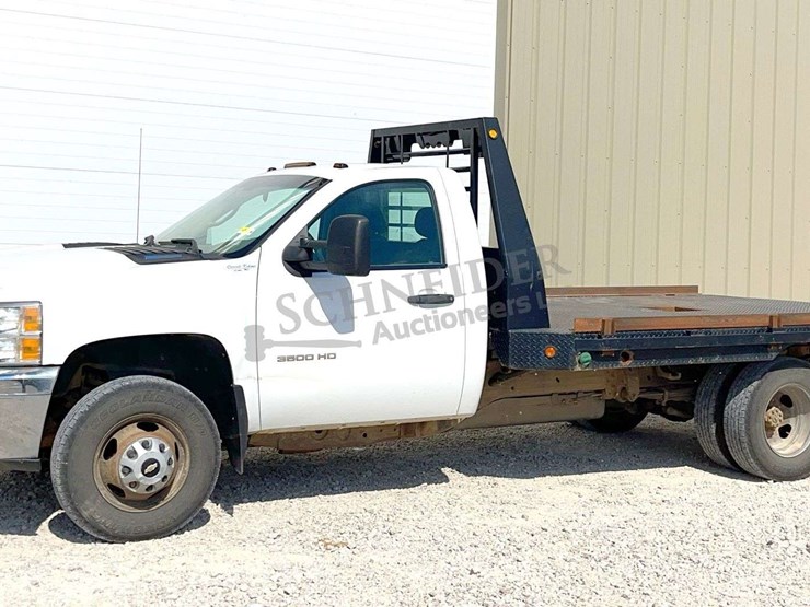 2012-chevrolet-3500-image-2