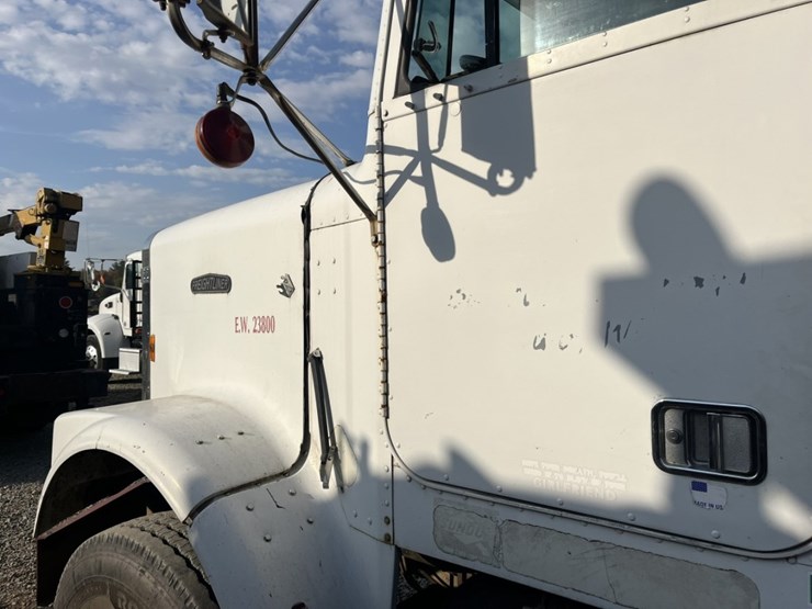 #5001-•-1988-freightliner-mb80-tandem-axle-dump-truck-image-12