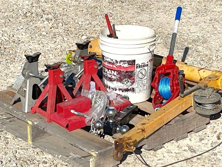 group-of-jack-stands,-lifting-equipment-&-misc.-image-1