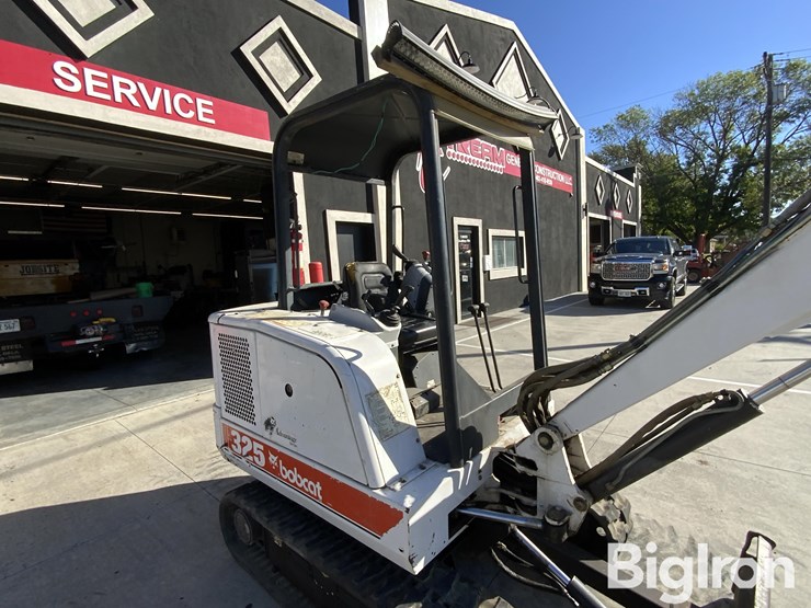2000-bobcat-325-image-10