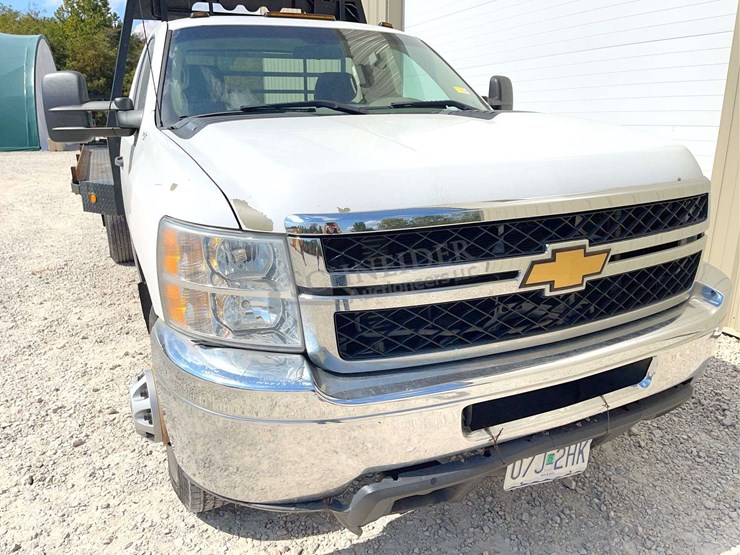 2012-chevrolet-3500-image-9