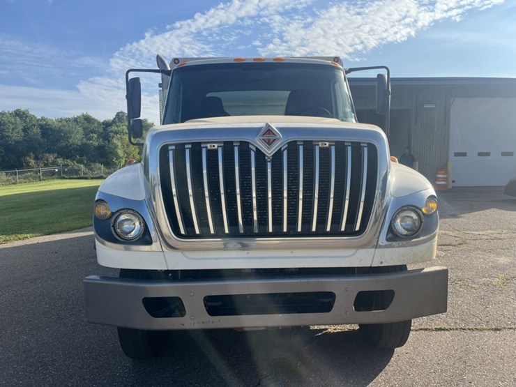 2011-international-7600-image-8