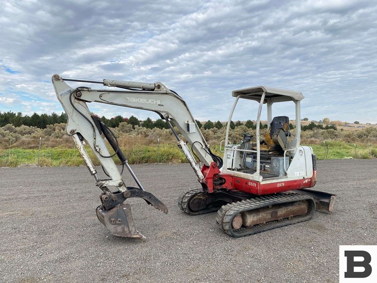 takeuchi-tb135-image-1