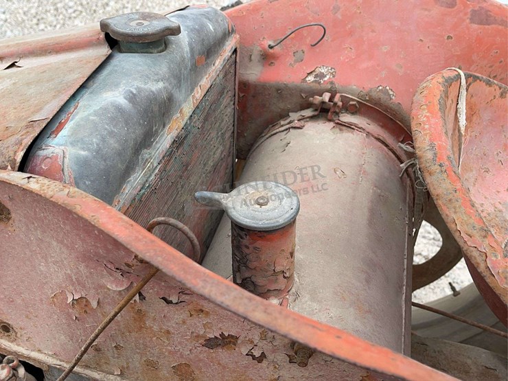 allis-chalmers-model-g-tractor-w/-implements-image-19