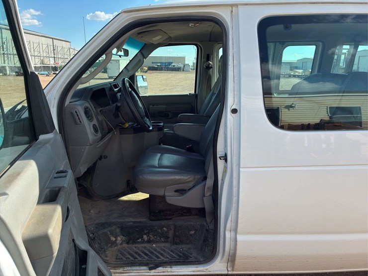 2012-ford-e350-image-8