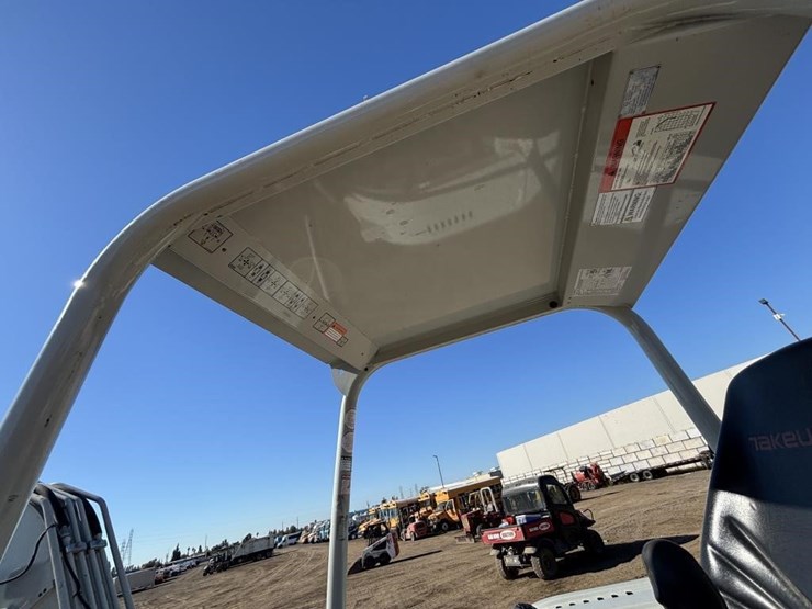 2022-takeuchi-tb240-image-39