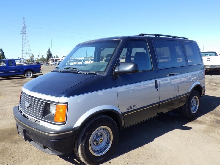 1990-chevrolet-astro-image-1