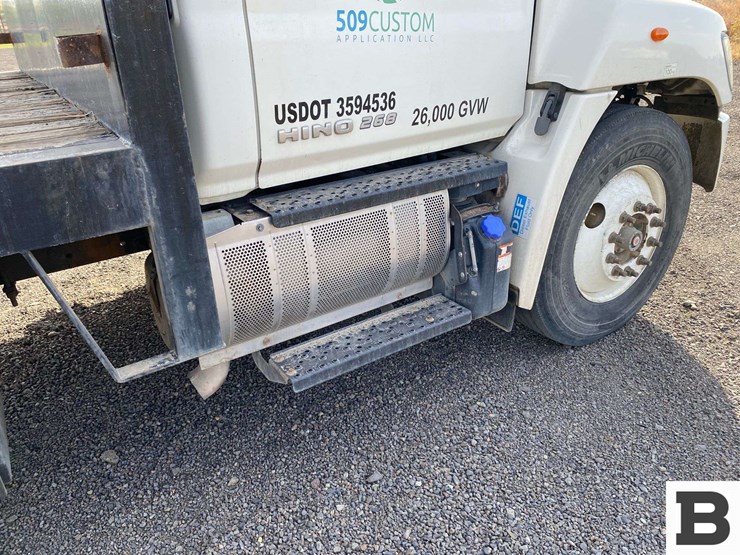 2014-hino-268-image-30