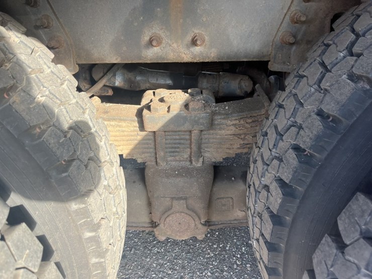 2011-international-7600-image-106