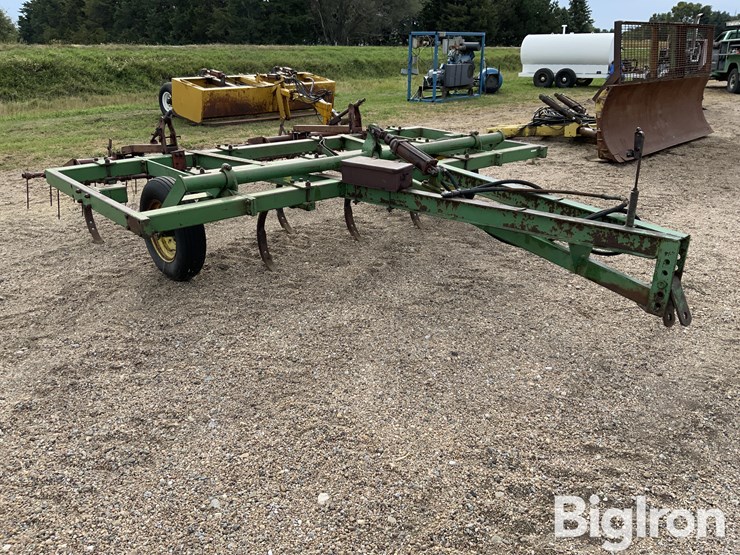 john-deere-100-image-3