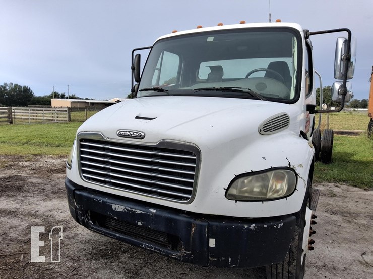 2006-freightliner-business-class-m2-106-image-1