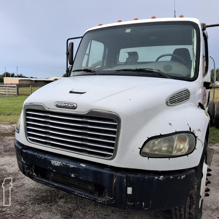 2006 FREIGHTLINER BUSINESS CLASS M2 106