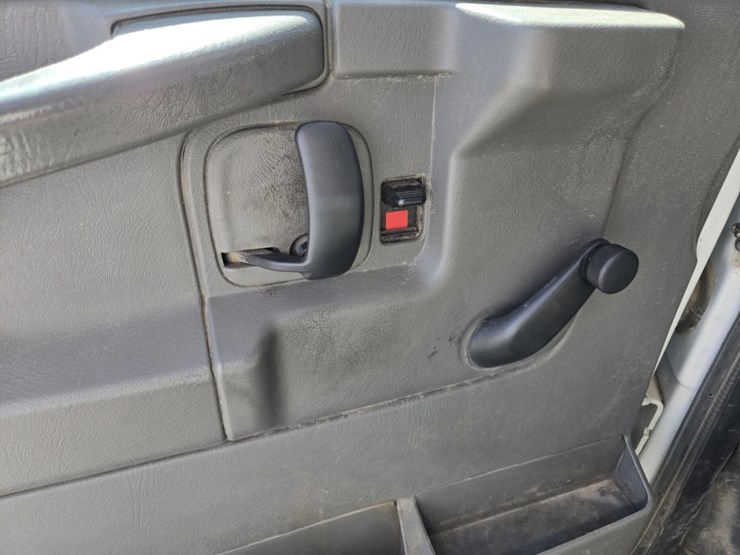 #5013-•-2015-chevrolet-4500-box-truck-image-79