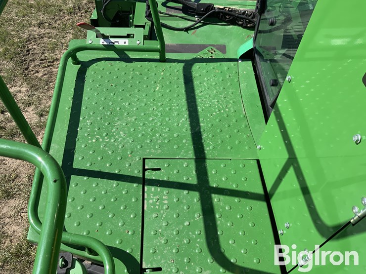 2022-john-deere-w200m-image-17