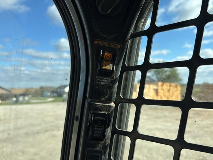 2020-bobcat-t870-image-39