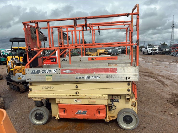 2005-jlg-2030es-image-5