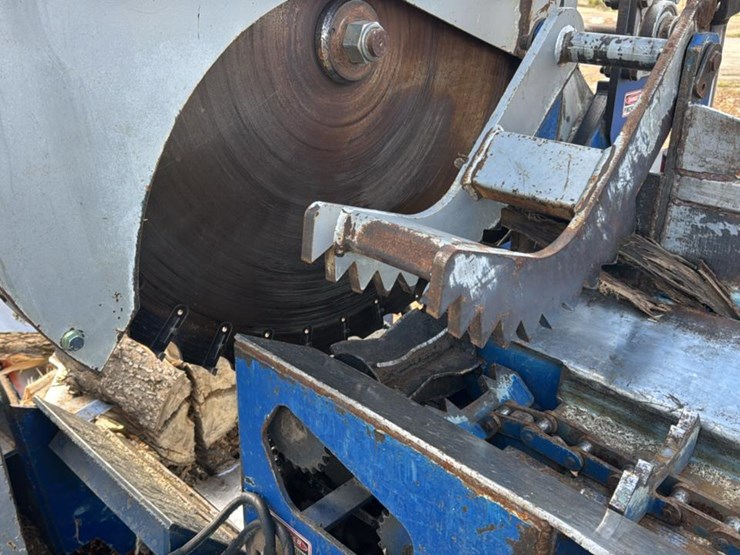 2016-caterpillar-c2.2-image-18