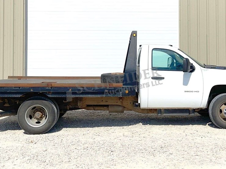 2012-chevrolet-3500-image-3