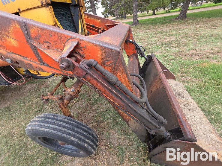 1965-minneapolis-moline-m670-image-15