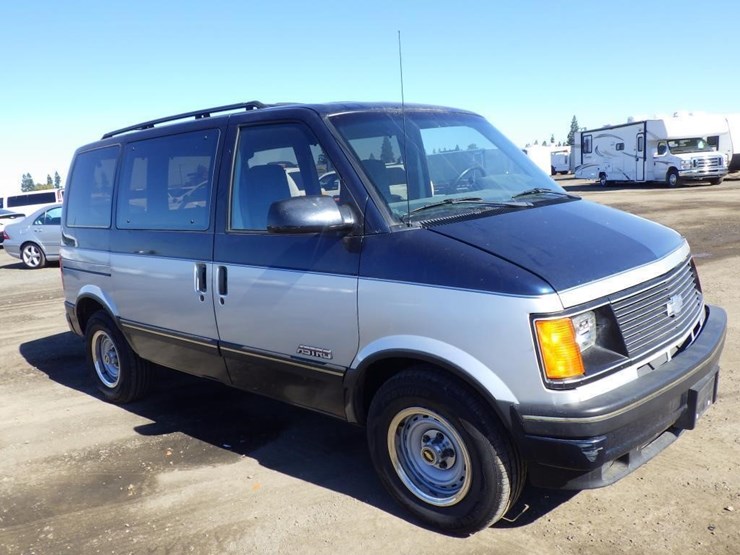 1990-chevrolet-astro-image-2