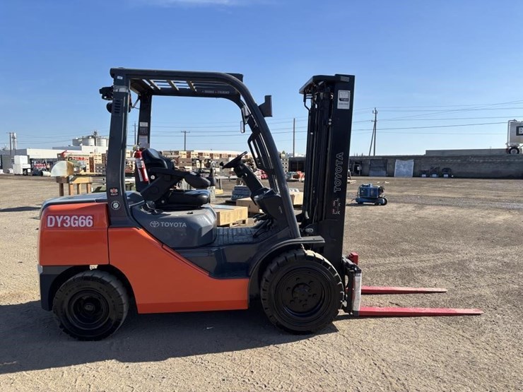 2015-toyota-8fdu30-image-7