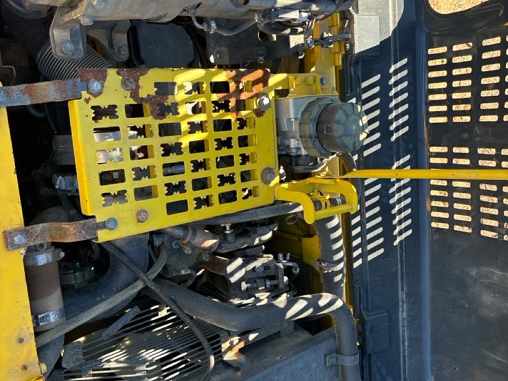 2014-komatsu-pc210-lc-10-image-26