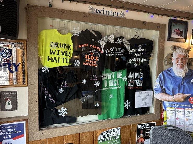 #100-•-waterfront-pub-with-4-bed/2-bath-apartment-image-58