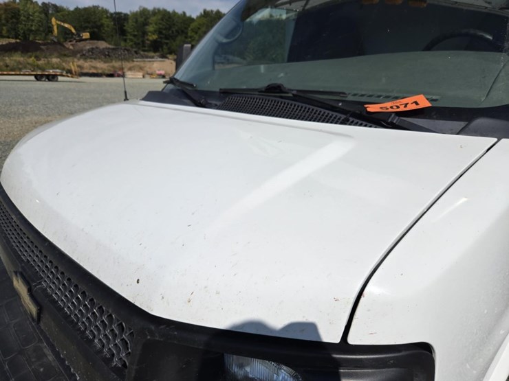 #5013-•-2015-chevrolet-4500-box-truck-image-12