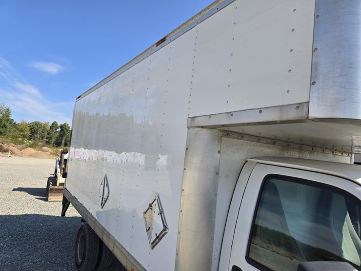 #5013-•-2015-chevrolet-4500-box-truck-image-24