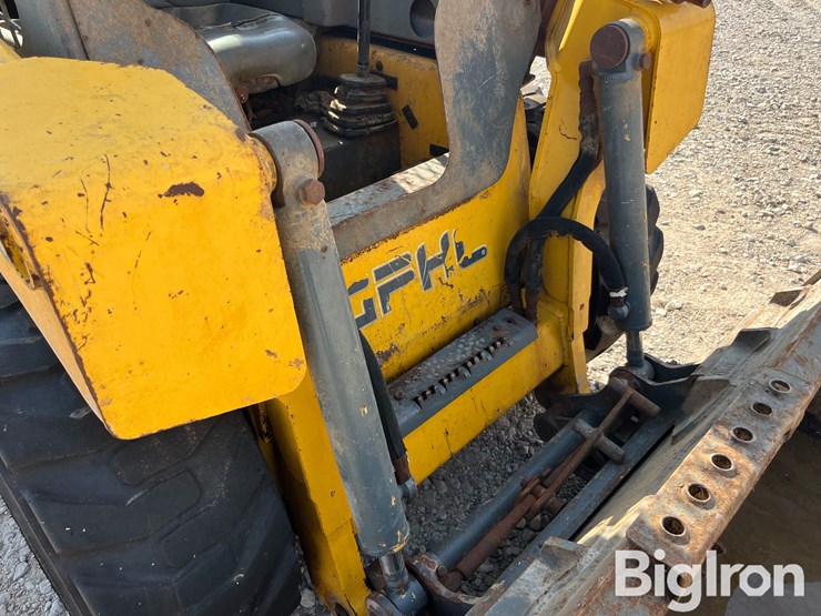 2014-gehl-r135-image-12