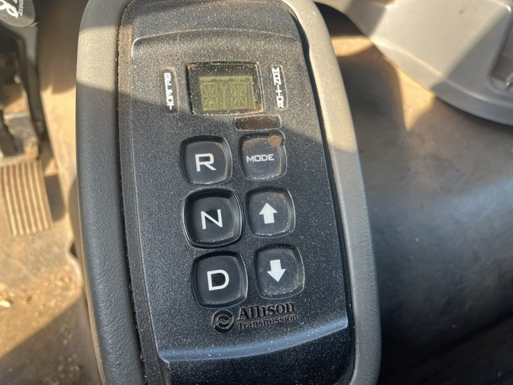 2011-international-7600-image-124