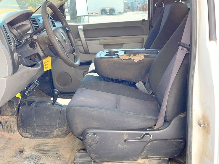 2012-chevrolet-3500-image-42