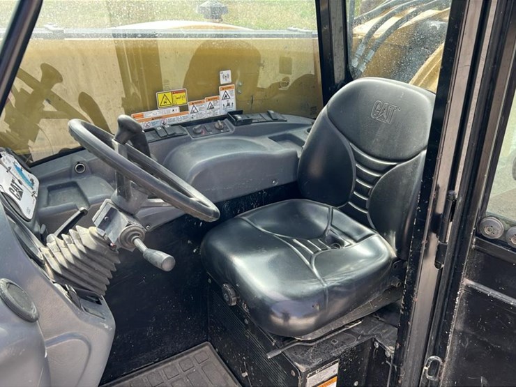 #102-•-2015-cat-th225c-telehandler-image-6