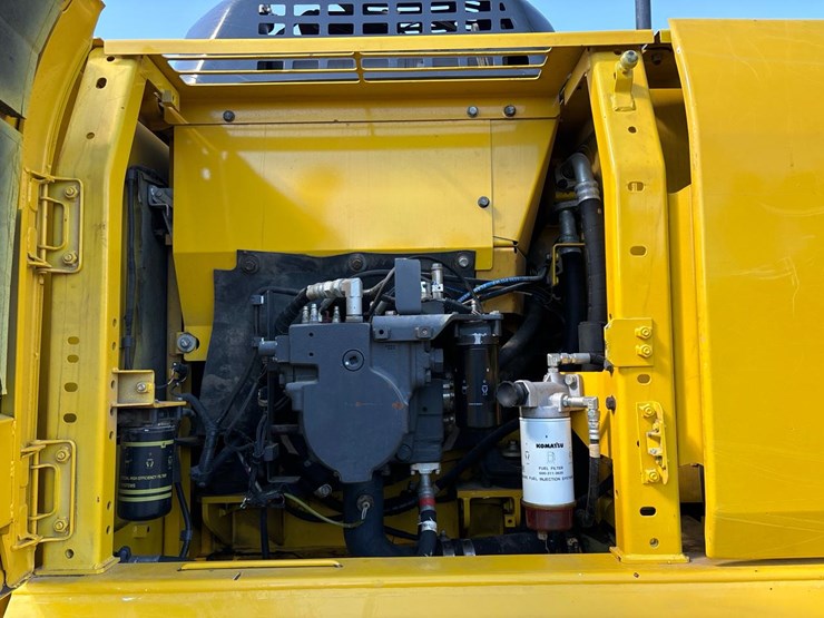 2014-komatsu-pc210-lc-10-image-35