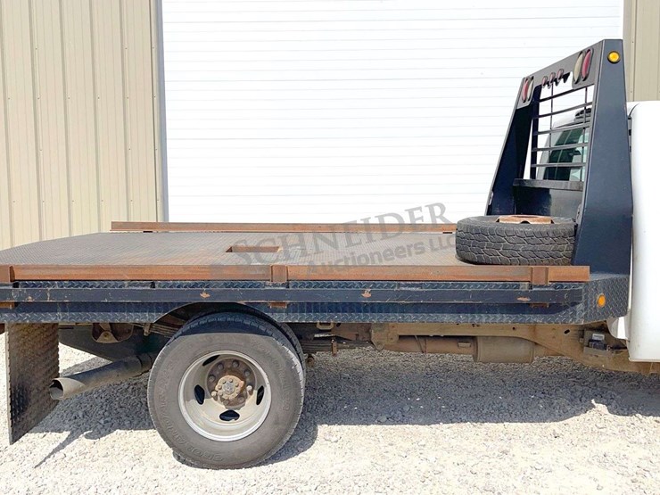 2012-chevrolet-3500-image-19