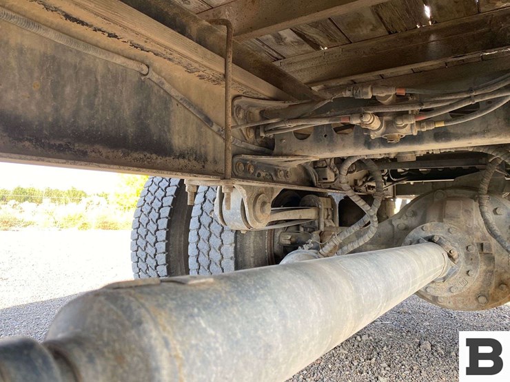 2014-hino-268-image-18