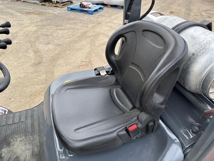 2011-toyota-8fgu30-image-16