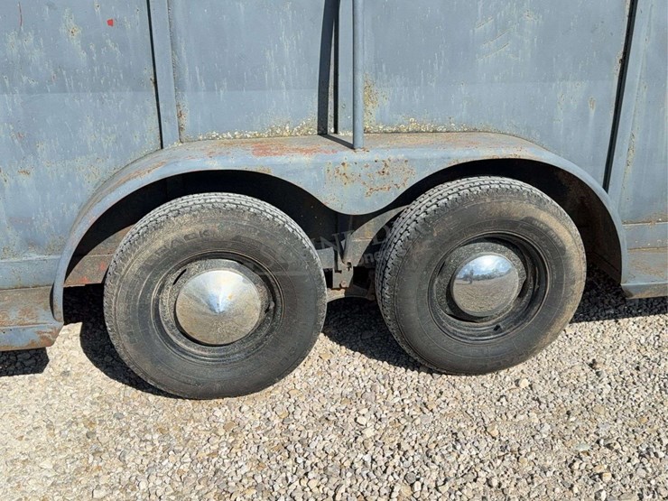 1976-snct-16'-stock-trailer-image-32