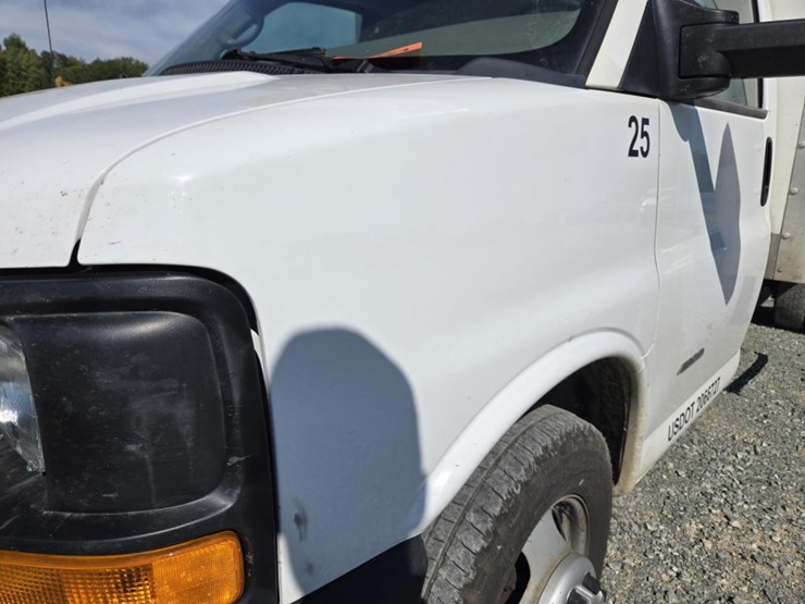 #5013-•-2015-chevrolet-4500-box-truck-image-13