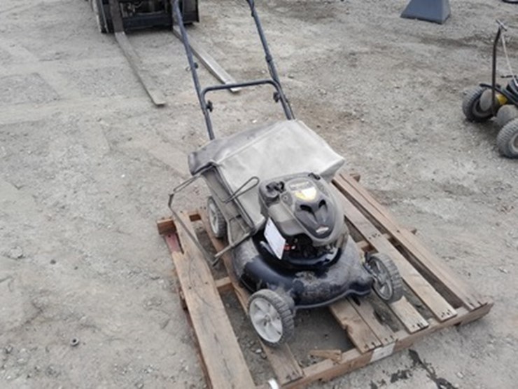lot#--yard-machines-by-mtd-lawn-mower-image-1
