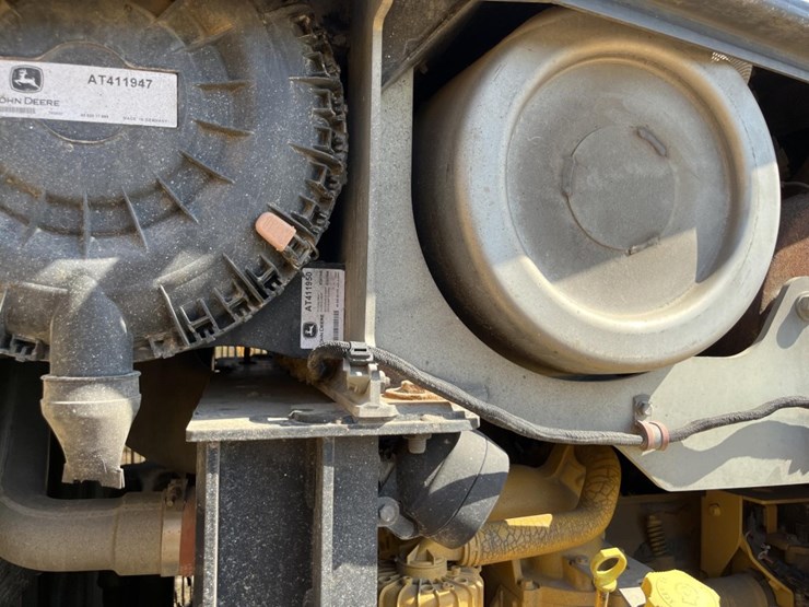 john-deere-1050-image-34