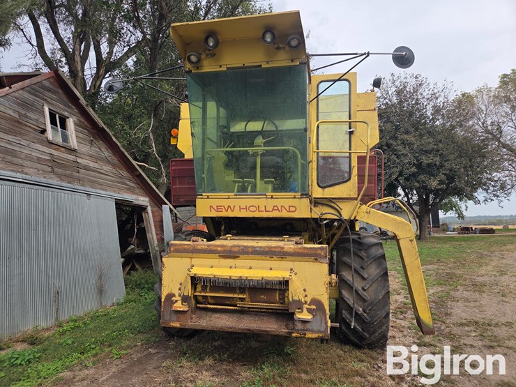 1977-new-holland-tr70-image-2