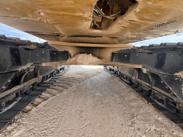 2021-caterpillar-395-image-25