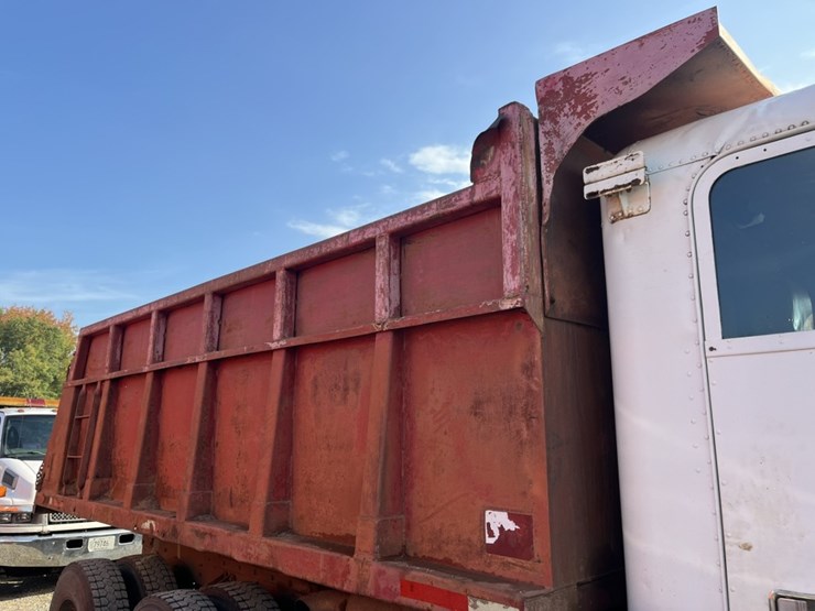 #5001-•-1988-freightliner-mb80-tandem-axle-dump-truck-image-23