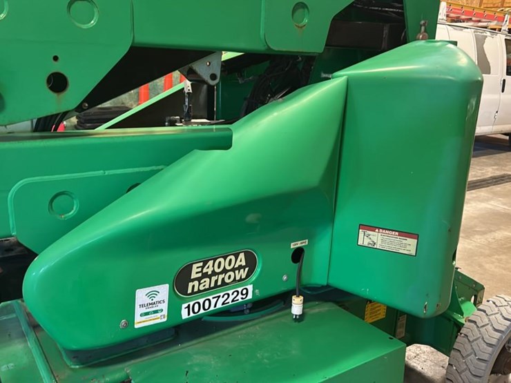 2017-jlg-e400a-image-36